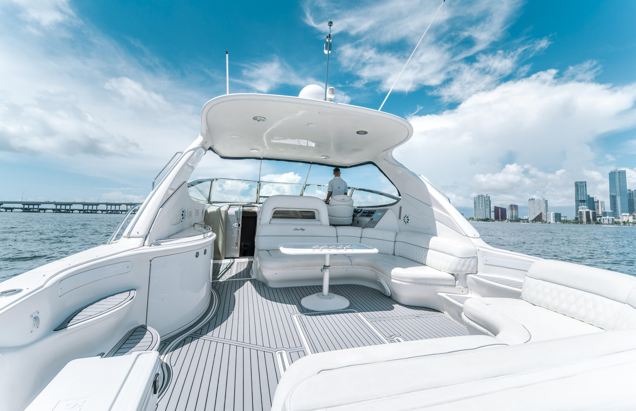 60ft SeaRay - Alquiler Barcos De Lujo | Miami River 5 %MAlquiler de yates en Miami%