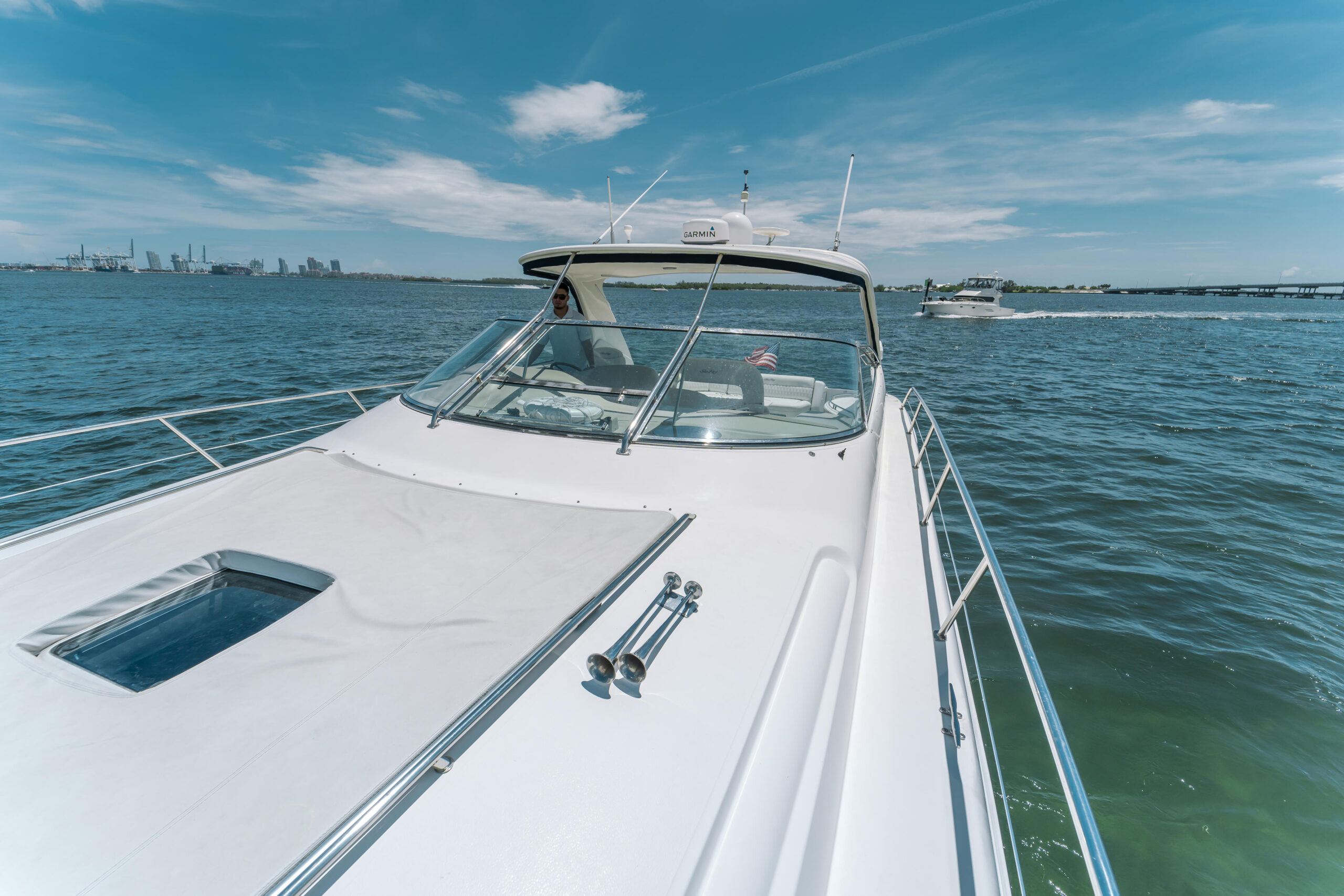 60ft SeaRay - Alquiler Barcos De Lujo | Miami River 6 %MAlquiler de yates en Miami%