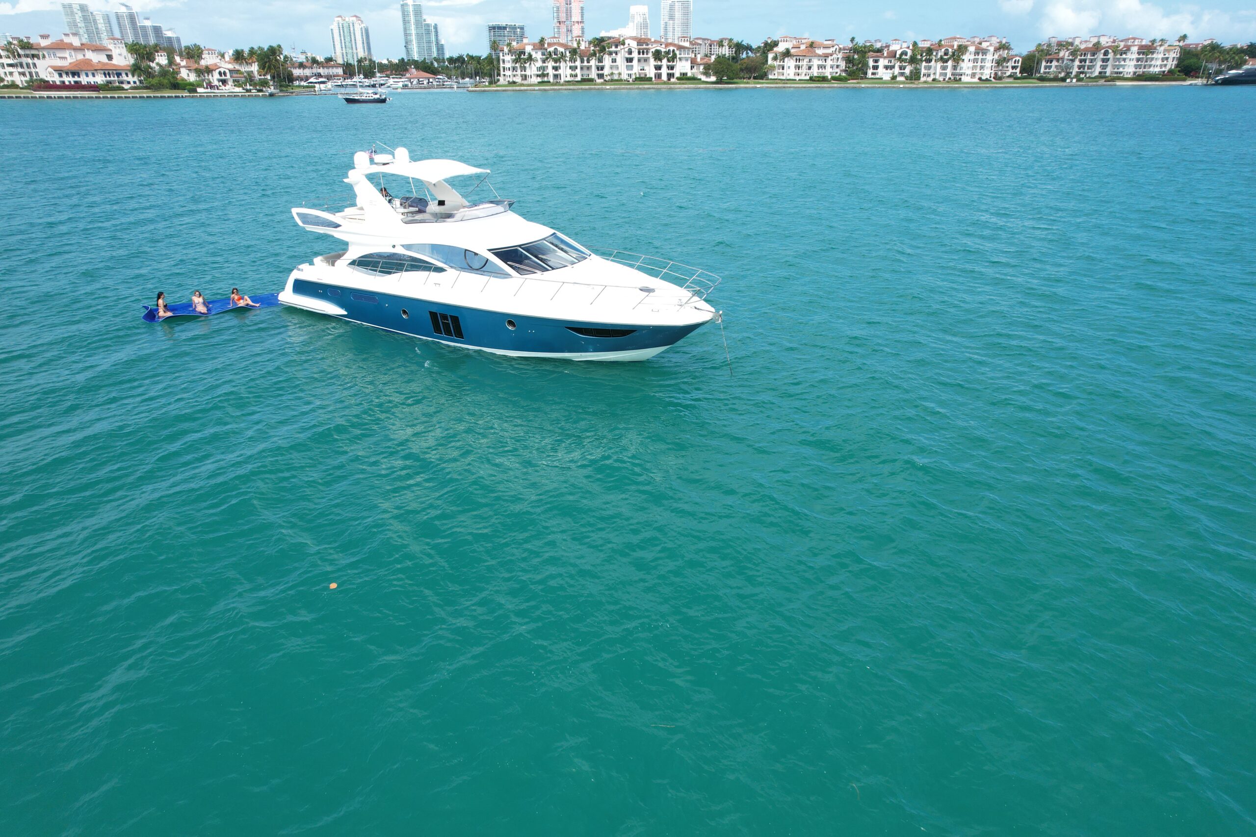 60ft Azimut "Supreme" - Alquiler Barcos De Lujo | Miami Beach 12 %MAlquiler de yates en Miami%