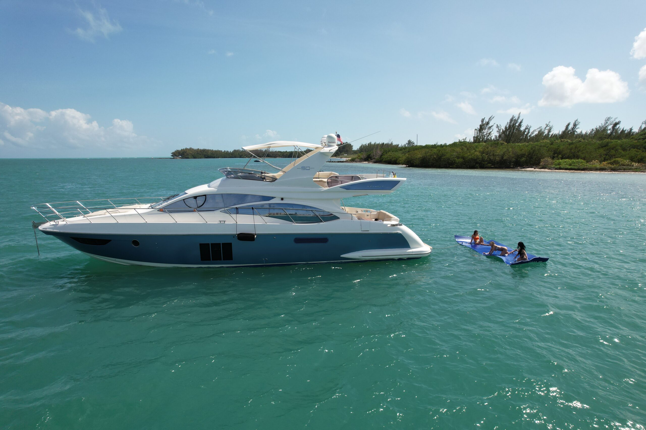 60ft Azimut "Supreme" - Alquiler de Yates de Lujo | Miami Beach 14 %MAlquiler de yates en Miami%