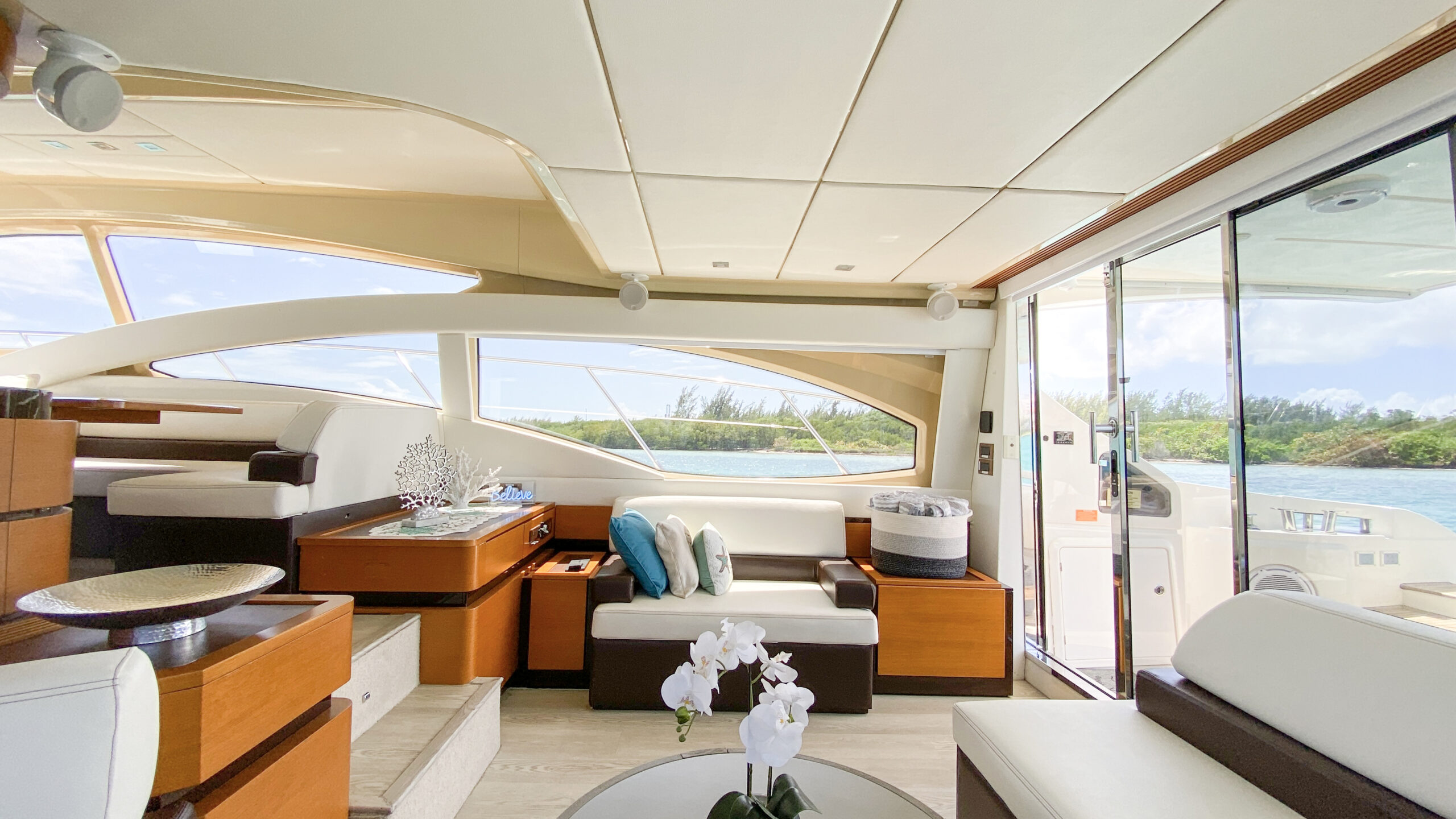 60ft Azimut "Supreme" - Alquiler de Yates de Lujo | Miami Beach 15 %MAlquiler de yates en Miami%