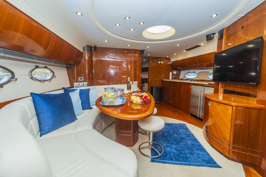 62ft Princess Luxury Yacht Charter | Bayside Miami ✨ 7 %MAlquiler de yates en Miami%