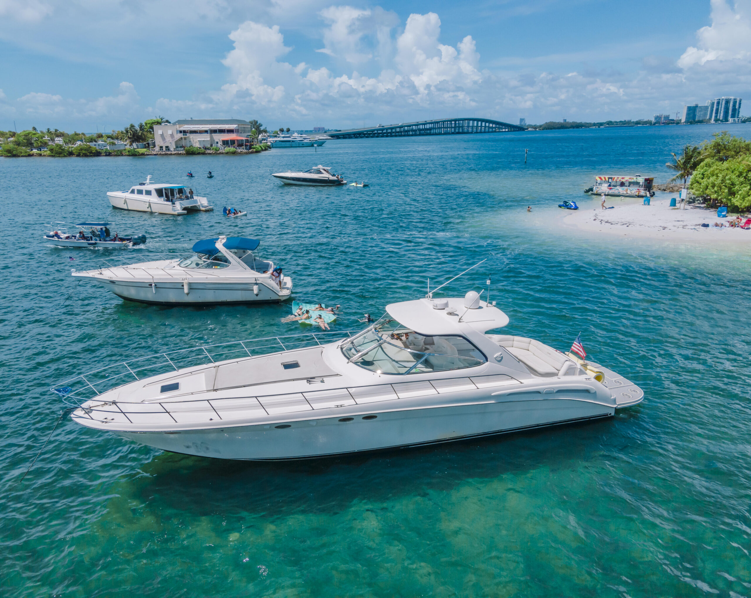 60ft SeaRay - Alquiler Barcos De Lujo | Miami River 11 %MAlquiler de yates en Miami%