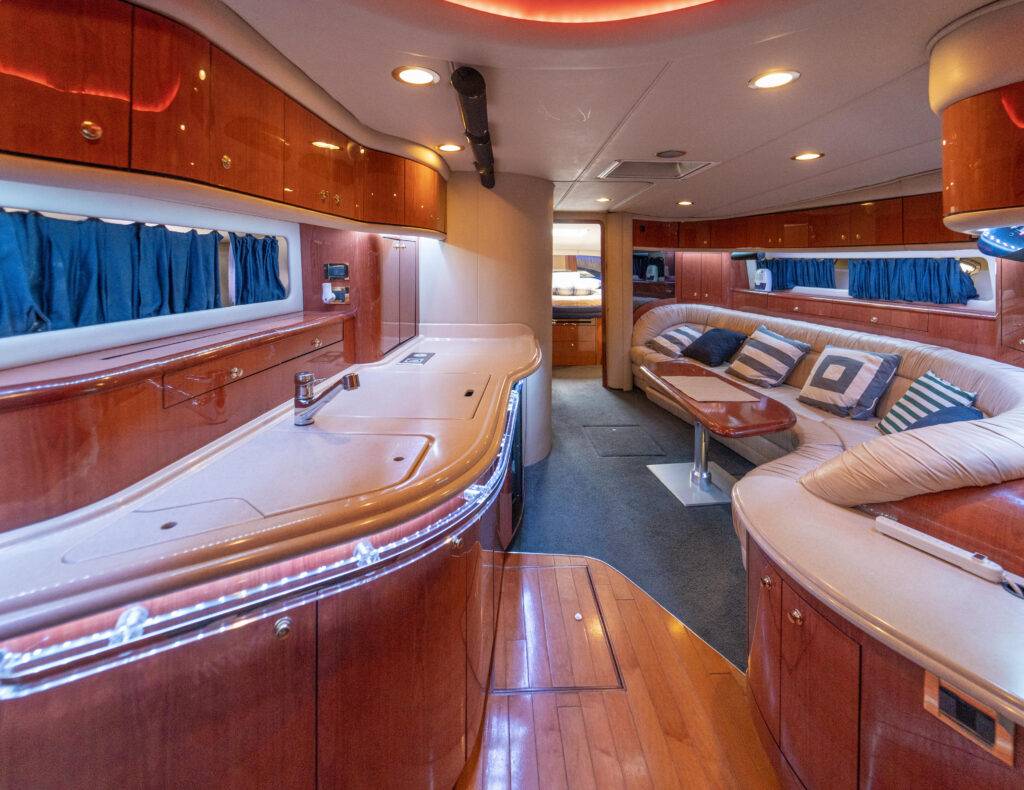 60ft SeaRay Alquiler de Yates de Lujo | Miami River 🛥️ 4 %MAlquiler de yates en Miami%