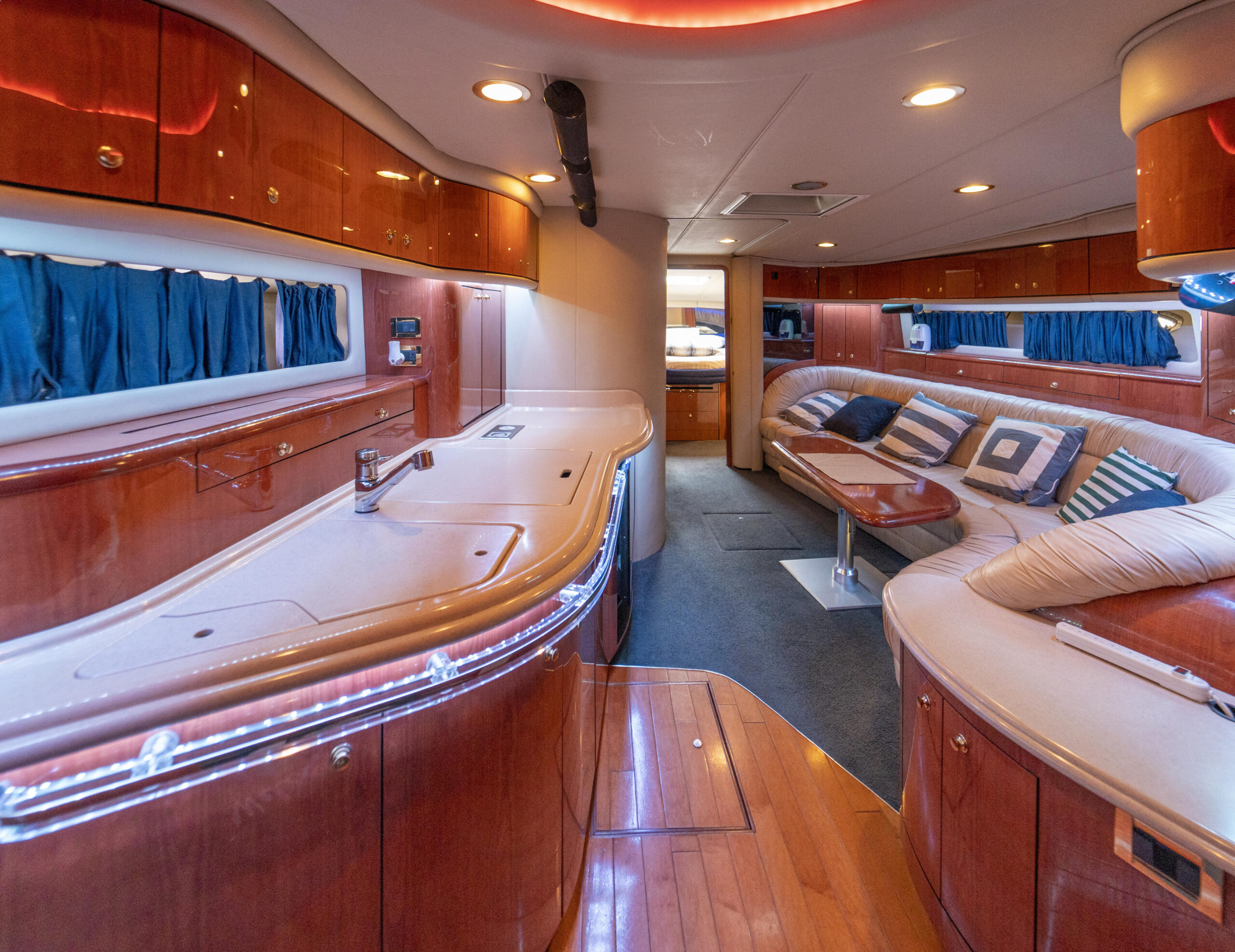 60ft SeaRay - Alquiler Barcos De Lujo | Miami River 13 %MAlquiler de yates en Miami%