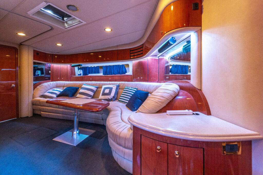 60ft SeaRay Alquiler de Yates de Lujo | Miami River 🛥️ 5 %MAlquiler de yates en Miami%