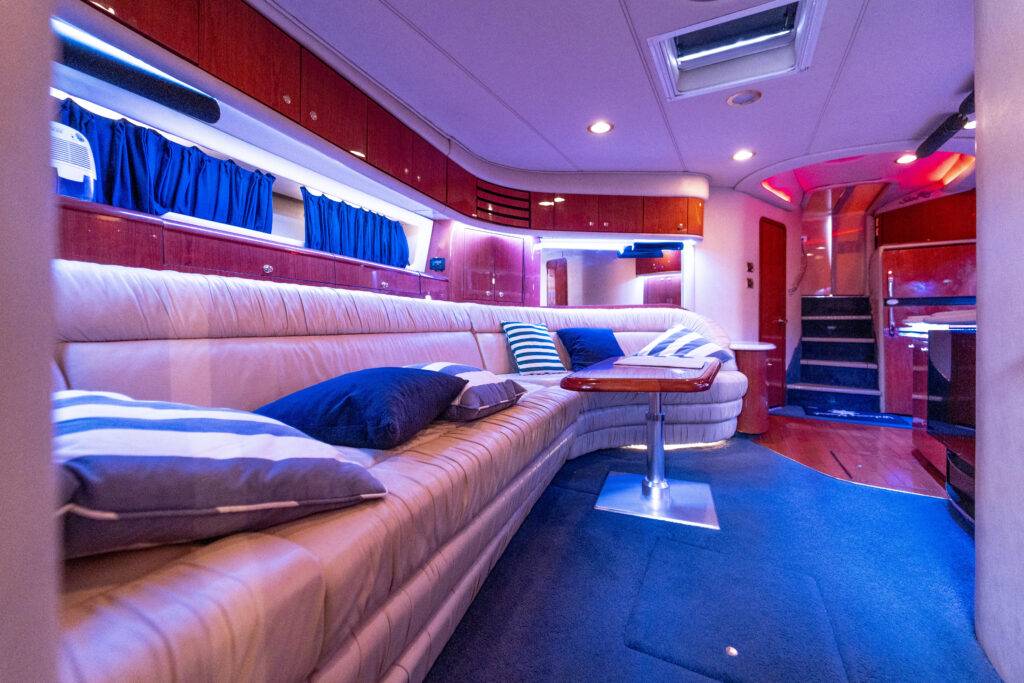 60ft SeaRay Alquiler de Yates de Lujo | Miami River 🛥️ 6 %MAlquiler de yates en Miami%