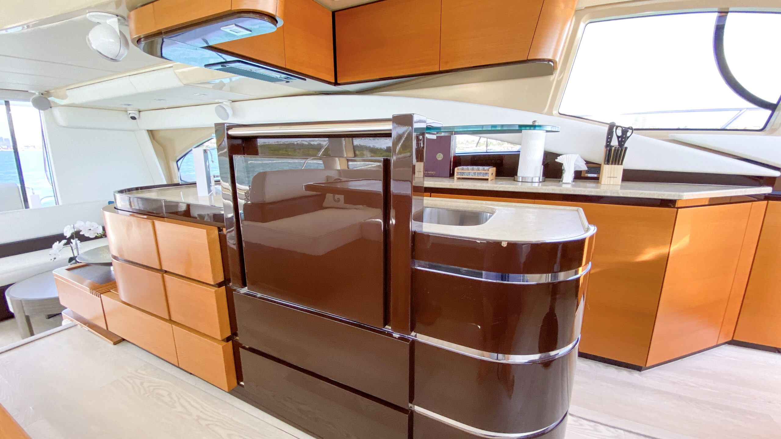 60ft Azimut "Supreme" - Alquiler Barcos De Lujo | Miami Beach 21 %MAlquiler de yates en Miami%