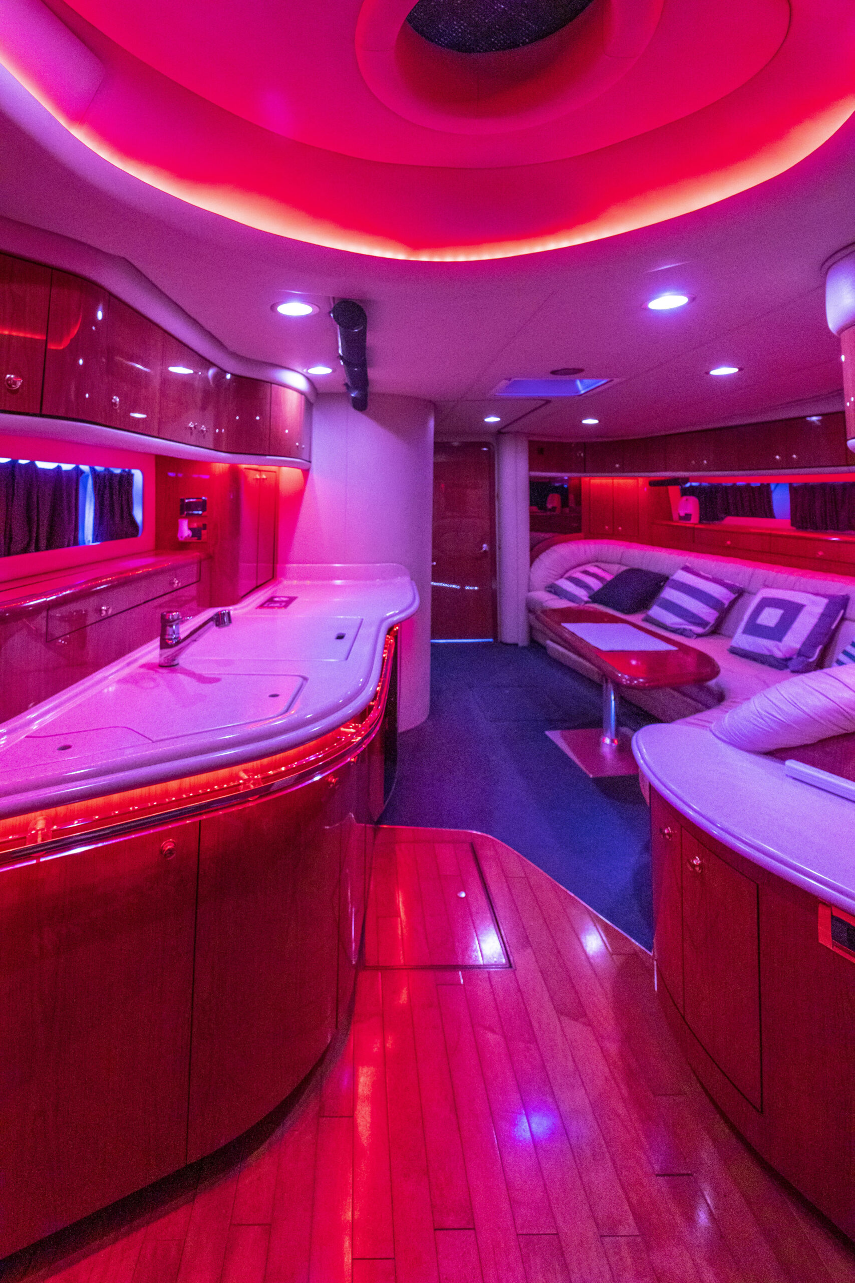 60ft SeaRay - Alquiler Barcos De Lujo | Miami River 18 %MAlquiler de yates en Miami%
