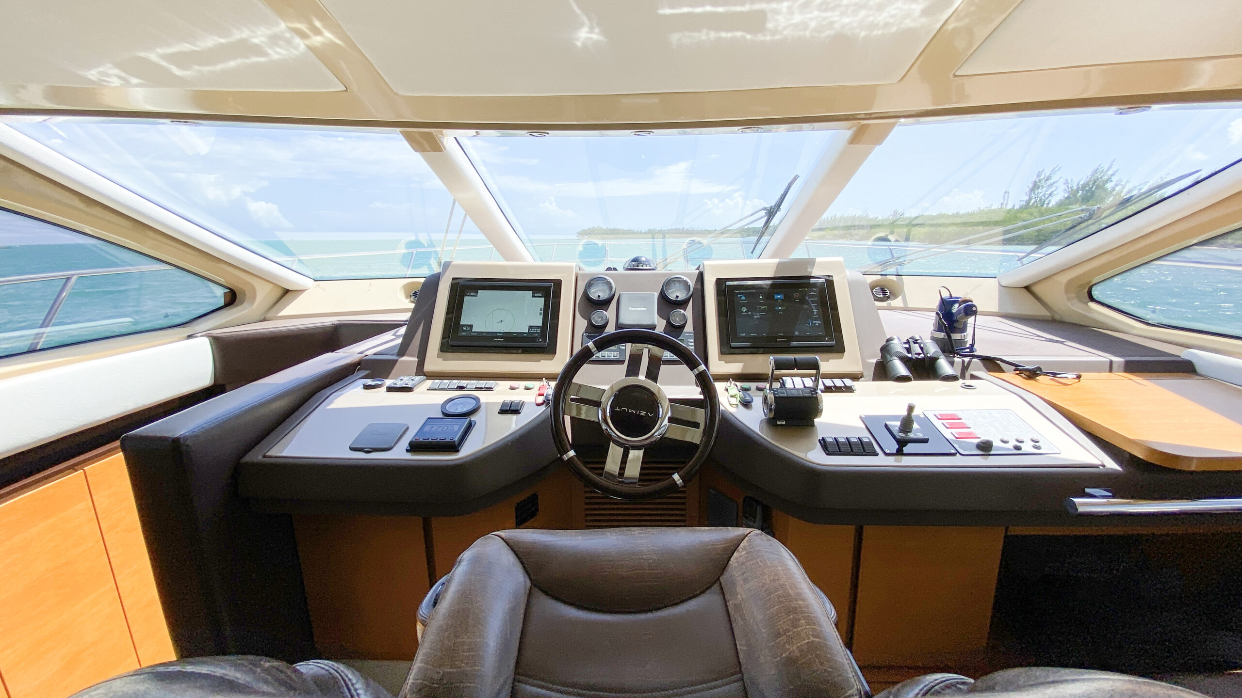 60ft Azimut "Supreme" - Alquiler Barcos De Lujo | Miami Beach 23 %MAlquiler de yates en Miami%