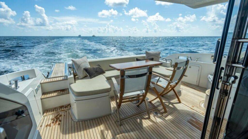 60ft Azimut Alquiler de yates de lujo | Miami River 🌴 3 %MAlquiler de yates en Miami%