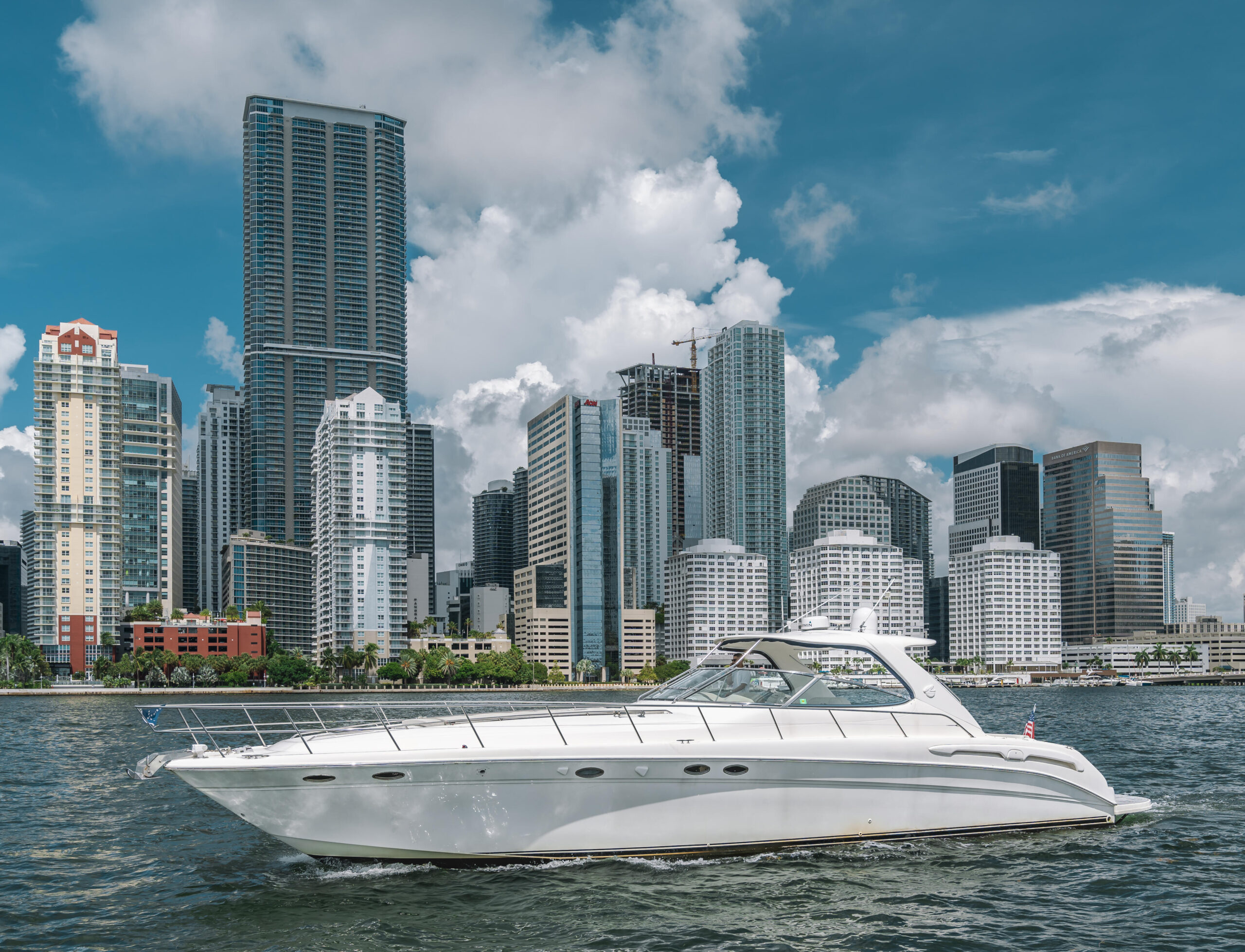 60ft SeaRay - Alquiler Barcos De Lujo | Miami River 28 %MAlquiler de yates en Miami%