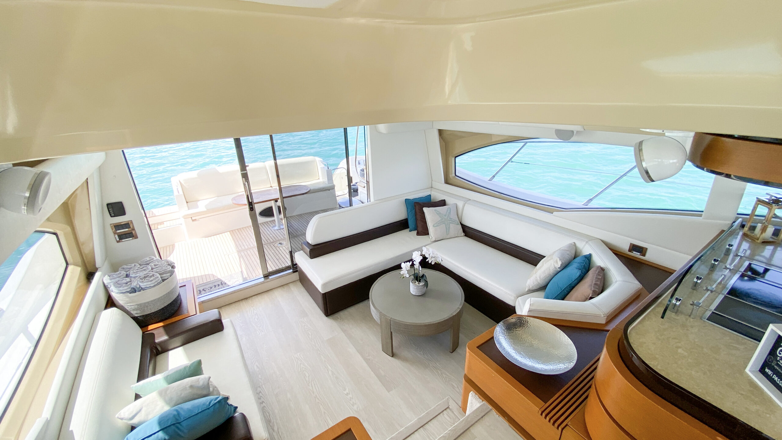 60ft Azimut "Supreme" - Alquiler Barcos De Lujo | Miami Beach 26 %MAlquiler de yates en Miami%