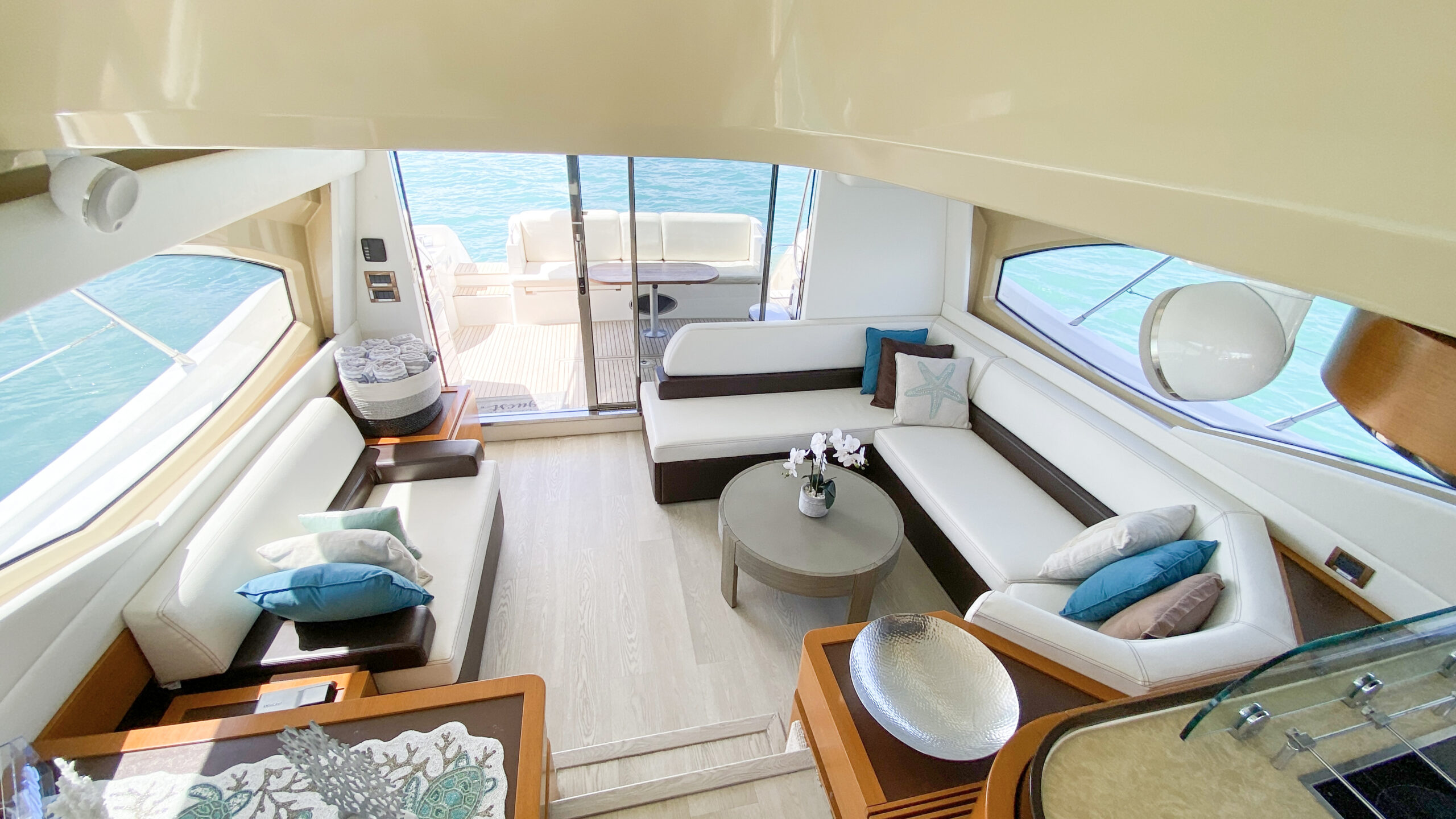 60ft Azimut "Supreme" - Alquiler Barcos De Lujo | Miami Beach 27 %MAlquiler de yates en Miami%