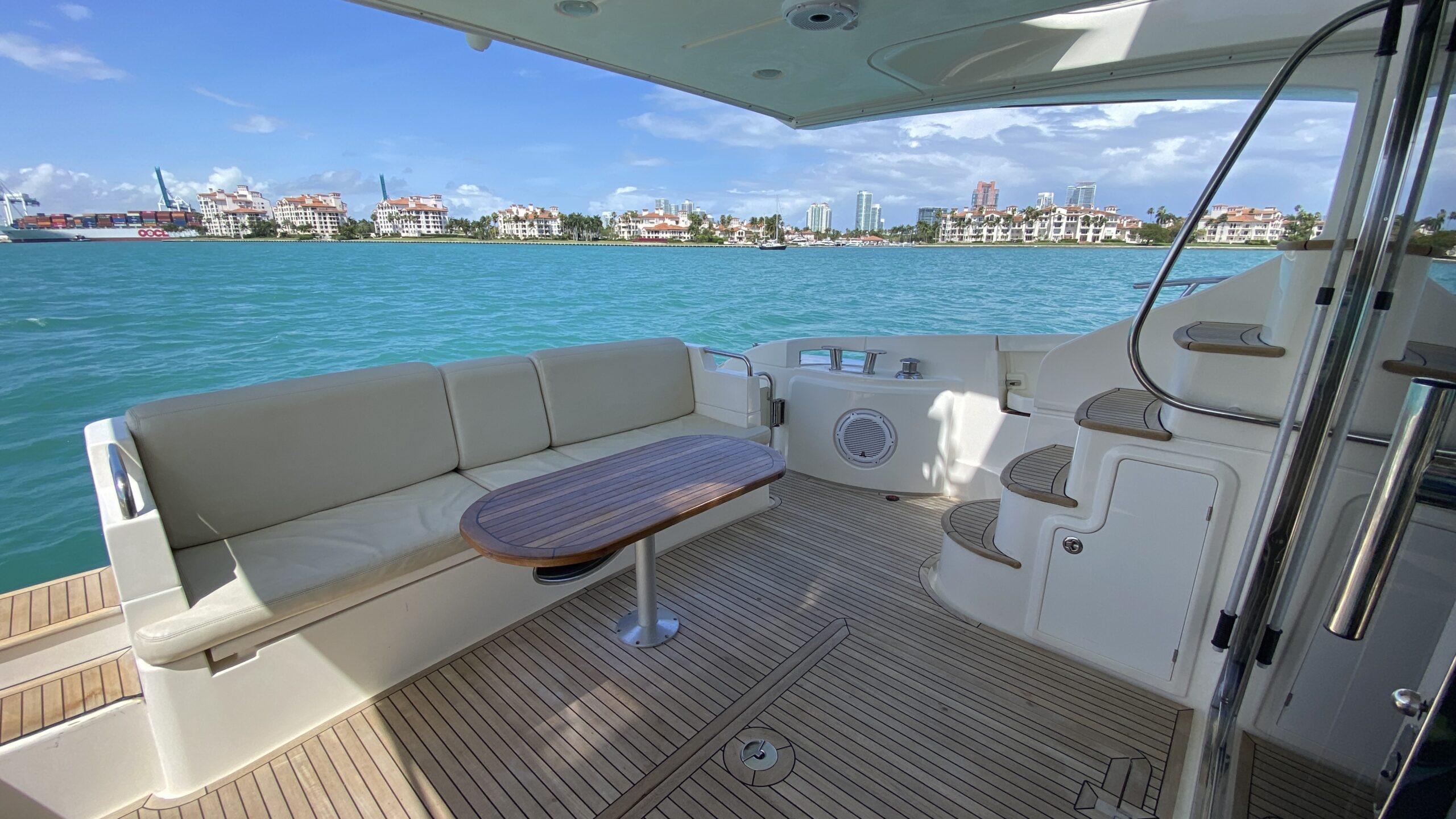 60ft Azimut "Supreme" - Alquiler Barcos De Lujo | Miami Beach 28 %MAlquiler de yates en Miami%