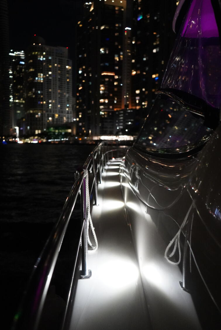 60ft SeaRay - Alquiler Barcos De Lujo | Miami River 24 %MAlquiler de yates en Miami%
