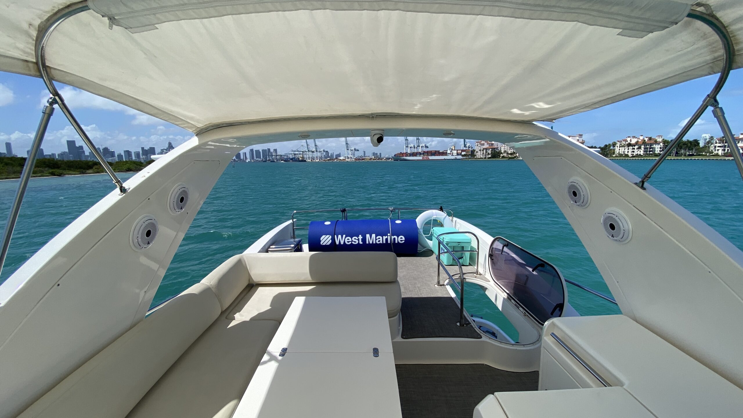 60ft Azimut "Supreme" - Alquiler Barcos De Lujo | Miami Beach 33 %MAlquiler de yates en Miami%