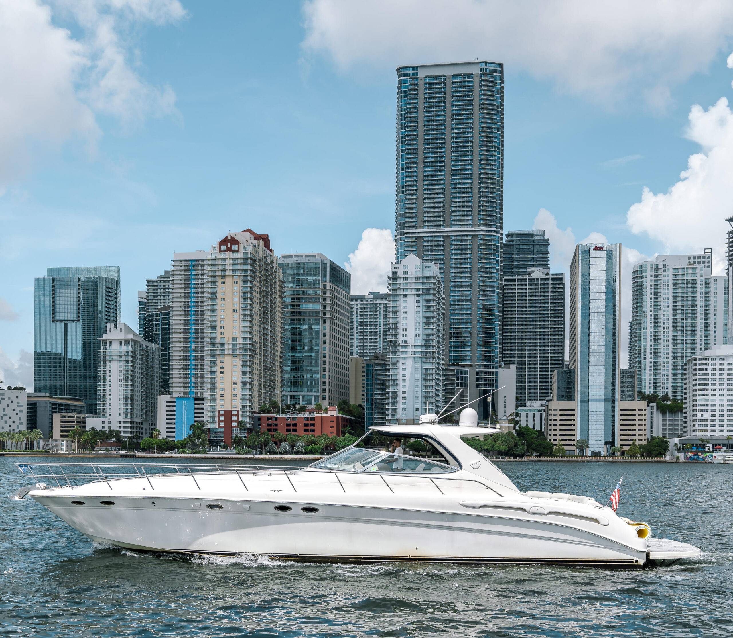 60ft SeaRay - Alquiler Barcos De Lujo | Miami River 29 %MAlquiler de yates en Miami%