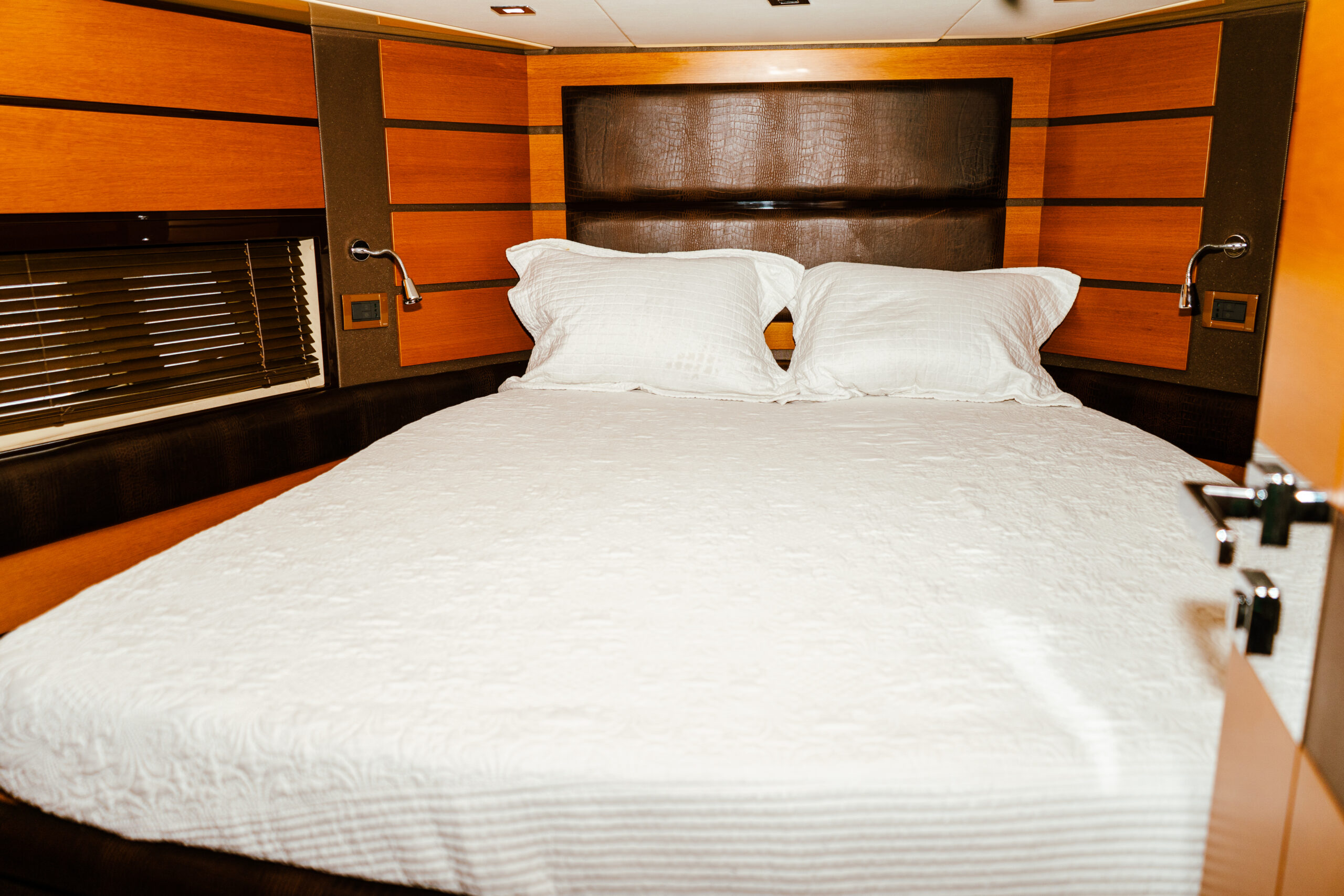 60ft Azimut "Supreme" - Alquiler Barcos De Lujo | Miami Beach 44 %MAlquiler de yates en Miami%