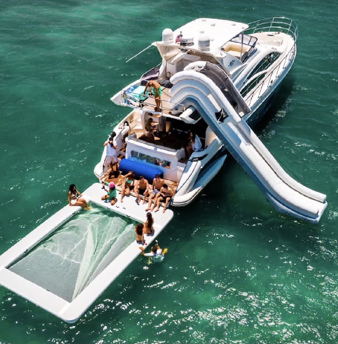 60ft Azimut "Supreme" - Alquiler Barcos De Lujo | Miami Beach 1 %MAlquiler de yates en Miami%