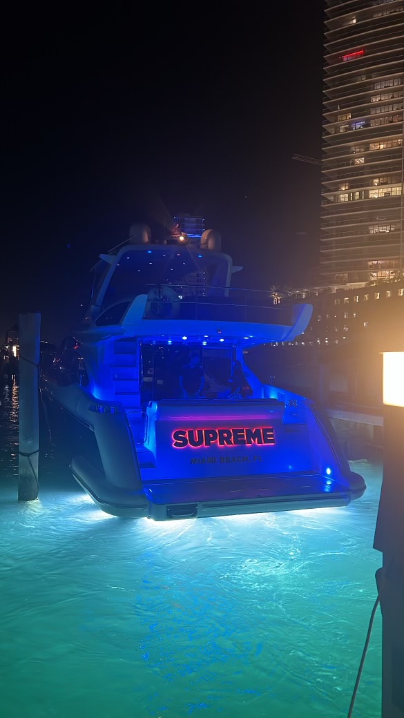60ft Azimut "Supreme" - Alquiler Barcos De Lujo | Miami Beach 50 %MAlquiler de yates en Miami%