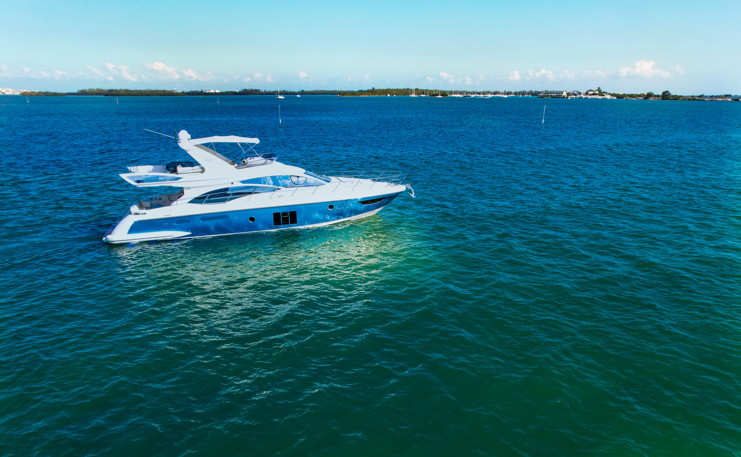 60ft Azimut "Supreme" - Alquiler Barcos De Lujo | Miami Beach 2 %MAlquiler de yates en Miami%