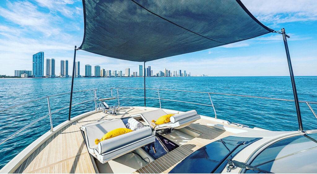 62ft Beneteau “Singh City” Alquiler de Yates de Lujo | Shuckers Miami ⚓ 6 %MAlquiler de yates en Miami%