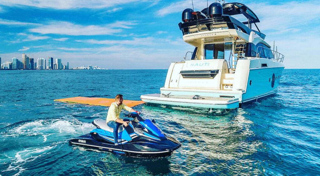 62ft Beneteau “Singh City” Alquiler de Yates de Lujo | Shuckers Miami ⚓ 7 %MAlquiler de yates en Miami%