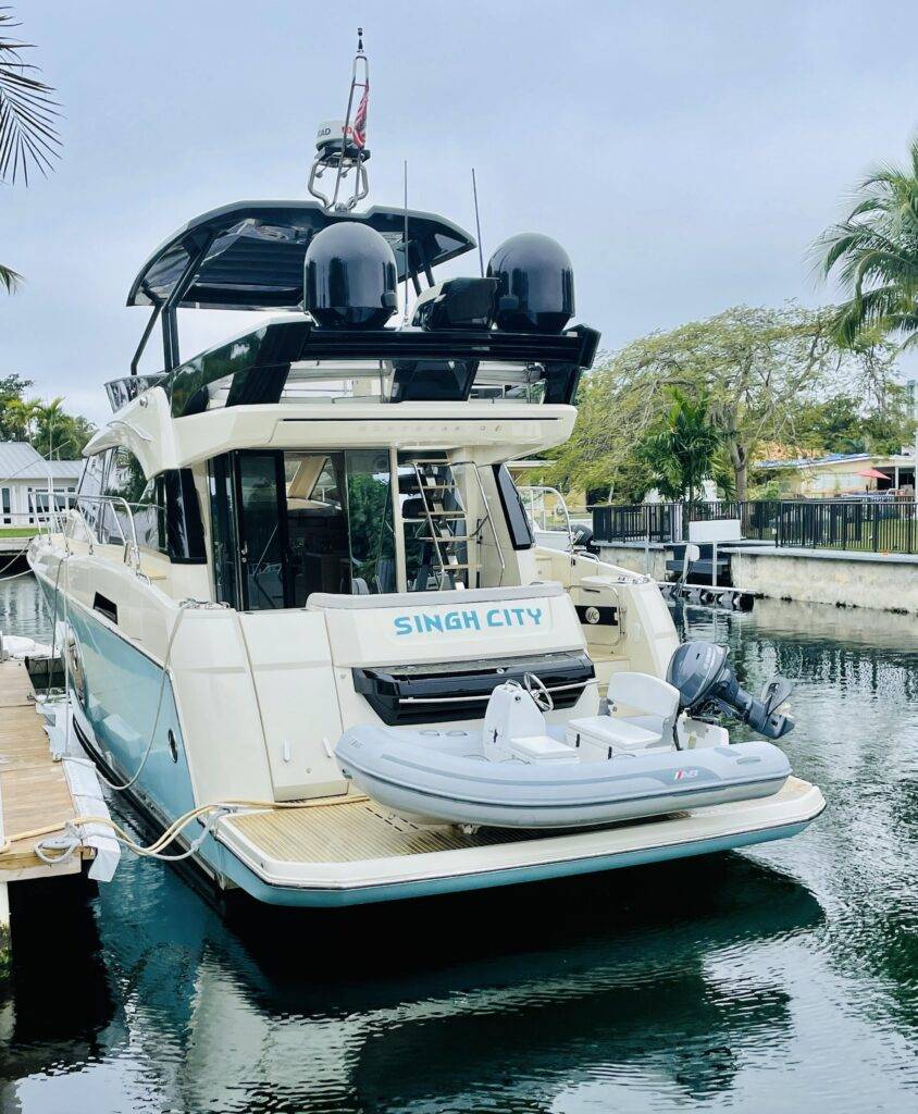 62ft Beneteau “Singh City” Alquiler de Yates de Lujo | Shuckers Miami ⚓ 9 %MAlquiler de yates en Miami%