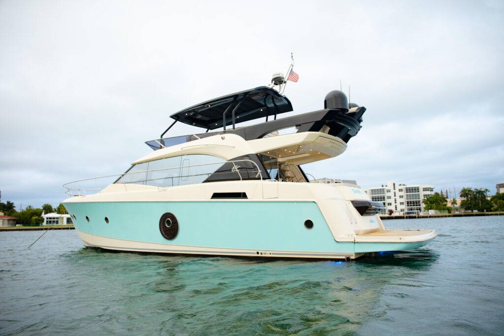 62ft Beneteau “Singh City” Alquiler de Yates de Lujo | Shuckers Miami ⚓ 1 %MAlquiler de yates en Miami%