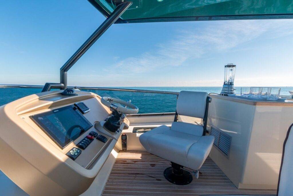 62ft Beneteau “Singh City” Alquiler de Yates de Lujo | Shuckers Miami ⚓ 7 %MAlquiler de yates en Miami%