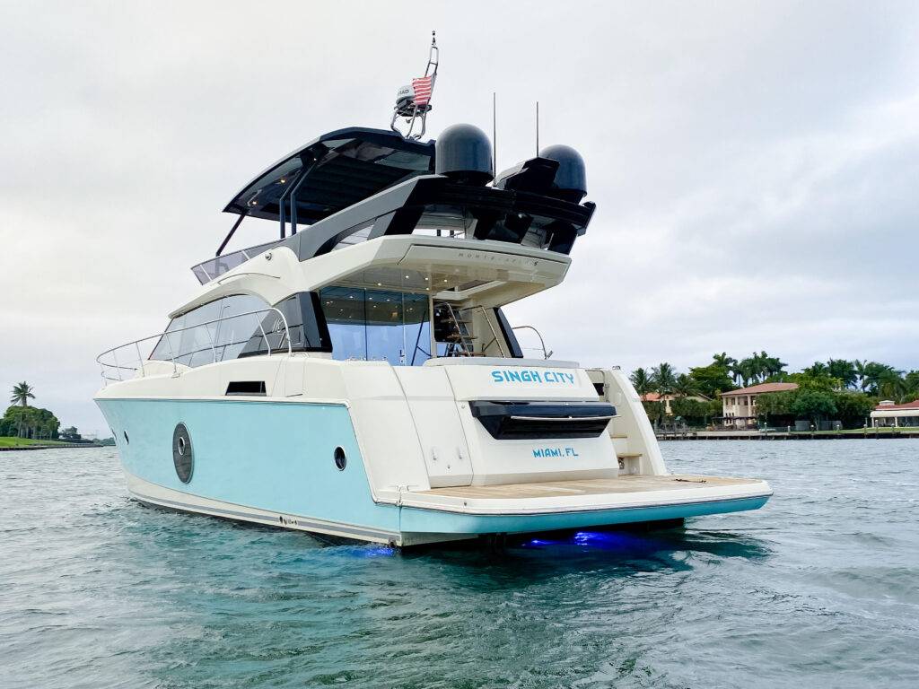 62ft Beneteau “Singh City” Alquiler de Yates de Lujo | Shuckers Miami ⚓ 11 %MAlquiler de yates en Miami%