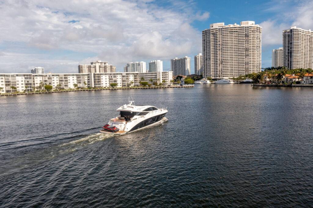 65ft SeaRay “Miss Undertood 65” Alquiler de Yates de Lujo | Chamonix Marina 💅 5 %MAlquiler de yates en Miami%