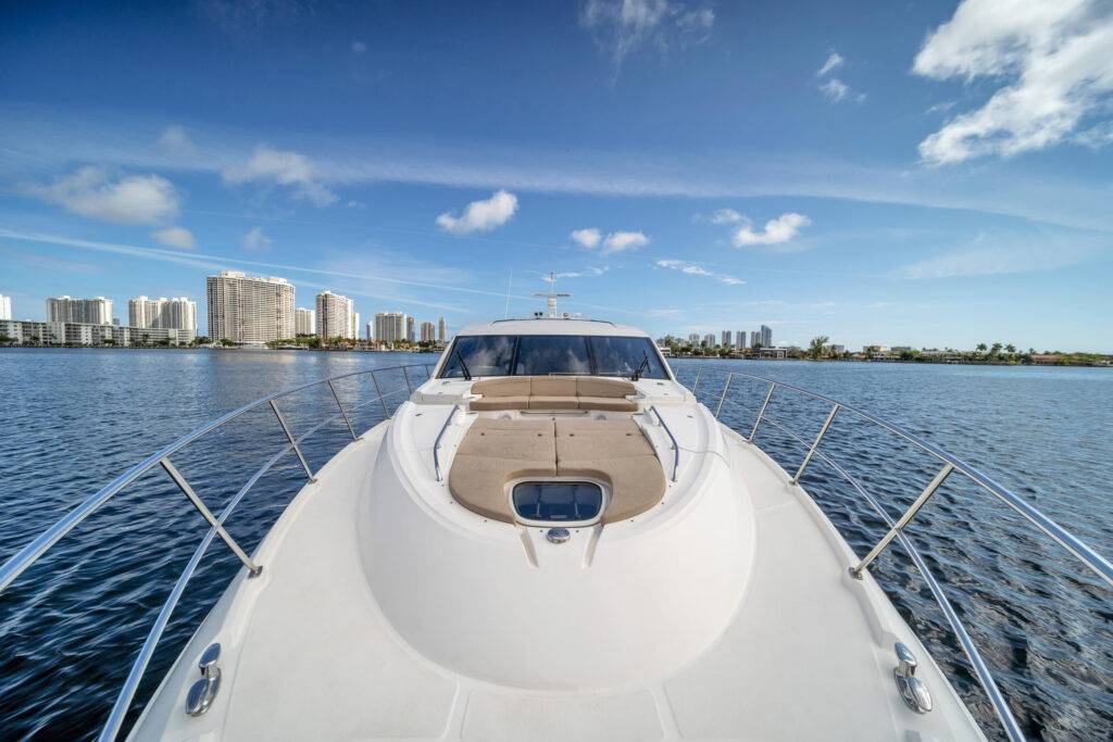 65ft SeaRay “Miss Undertood 65” Alquiler de Yates de Lujo | Chamonix Marina 💅 3 %MAlquiler de yates en Miami%