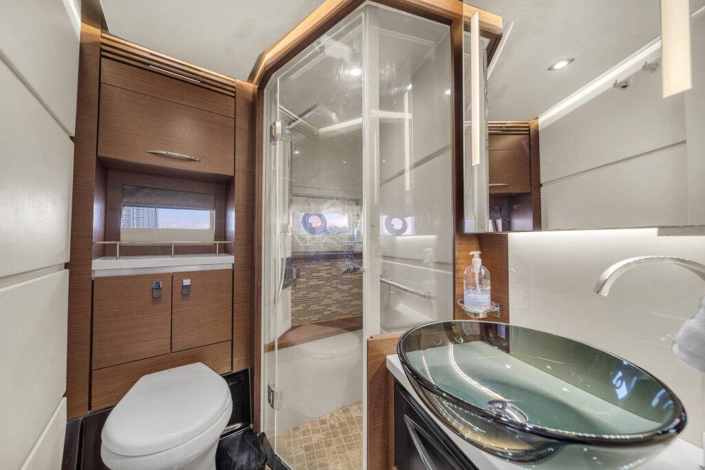 65ft SeaRay “Miss Undertood 65” Alquiler de Yates de Lujo | Chamonix Marina 💅 2 %MAlquiler de yates en Miami%