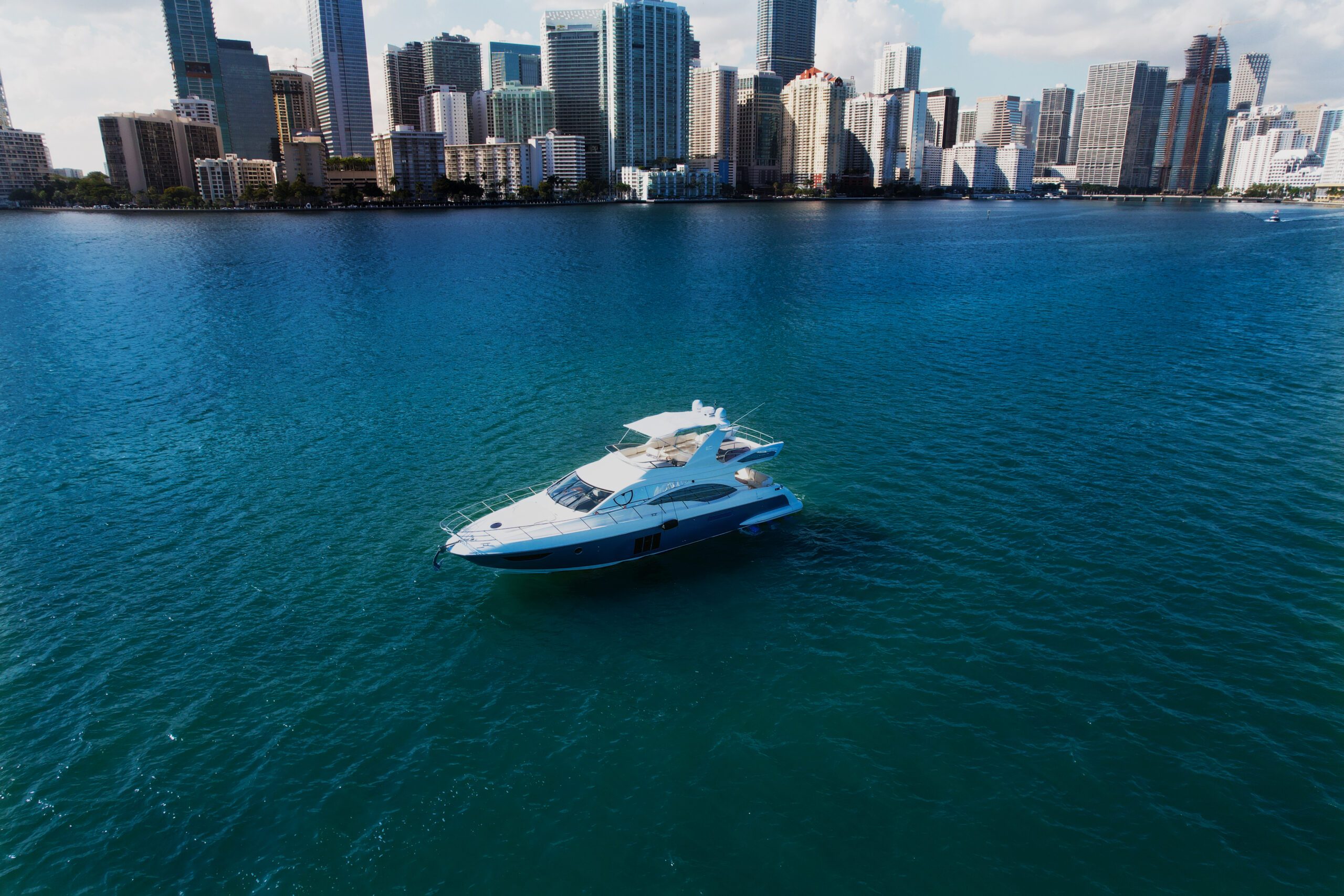 60ft Azimut "Supreme" - Alquiler Barcos De Lujo | Miami Beach 4 %MAlquiler de yates en Miami%
