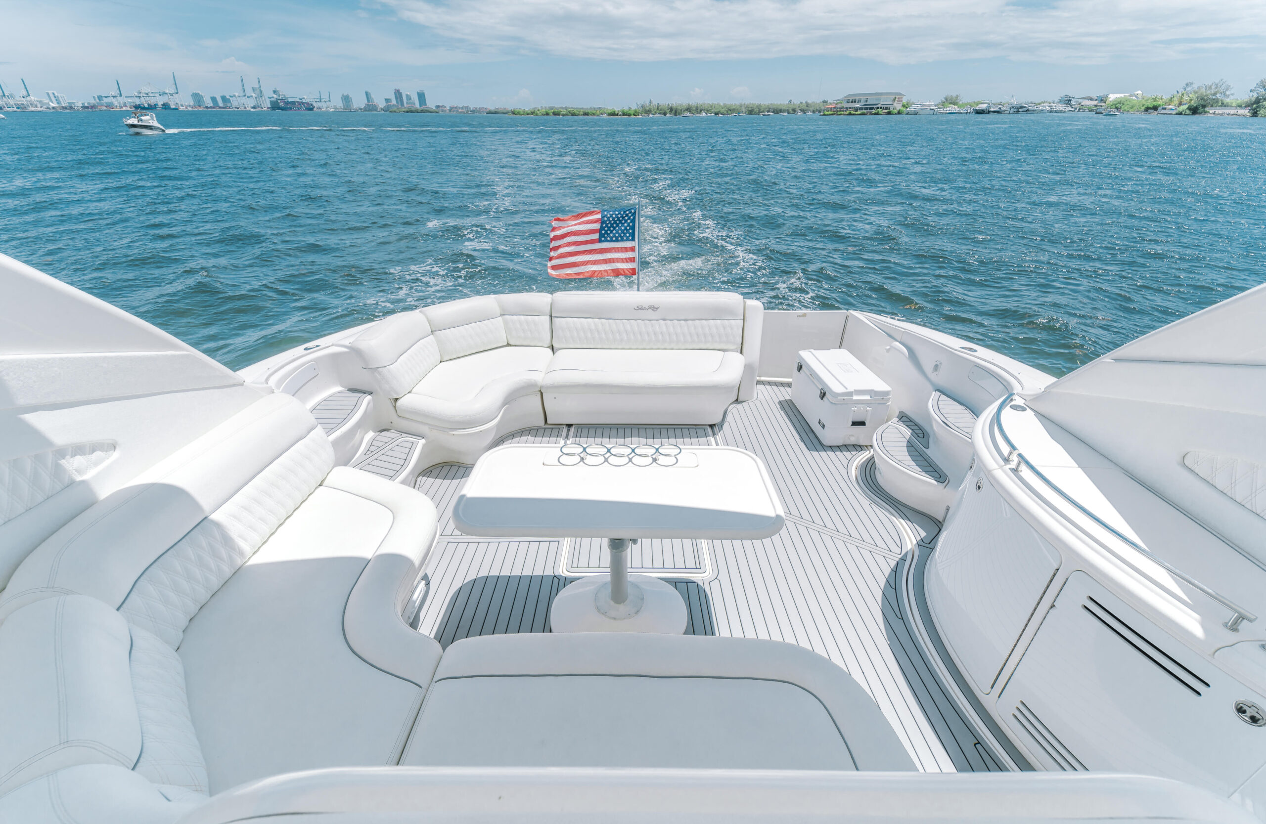 60ft SeaRay - Alquiler Barcos De Lujo | Miami River 33 %MAlquiler de yates en Miami%