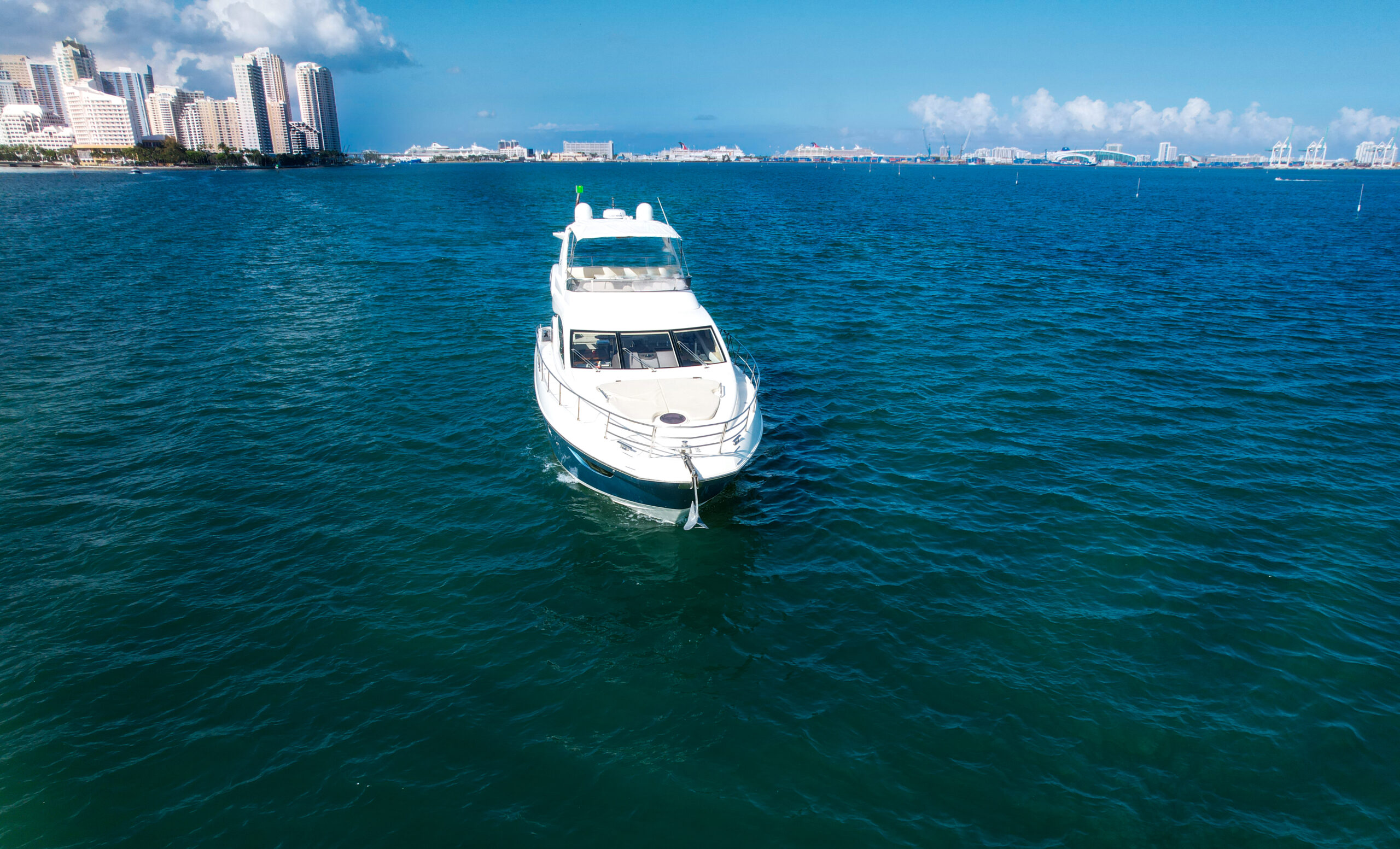 60ft Azimut "Supreme" - Alquiler Barcos De Lujo | Miami Beach 5 %MAlquiler de yates en Miami%