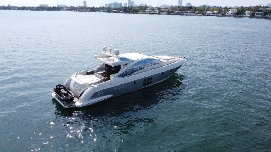 72ft Azimut “Modern Day Drifter” Alquiler de Yates de Lujo | North Miami 🌴 2 %MAlquiler de yates en Miami%