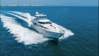 Alquiler de yates de lujo Fairline de 64 pies | Aventura North Miami 💼 3 %MAlquiler de yates en Miami%