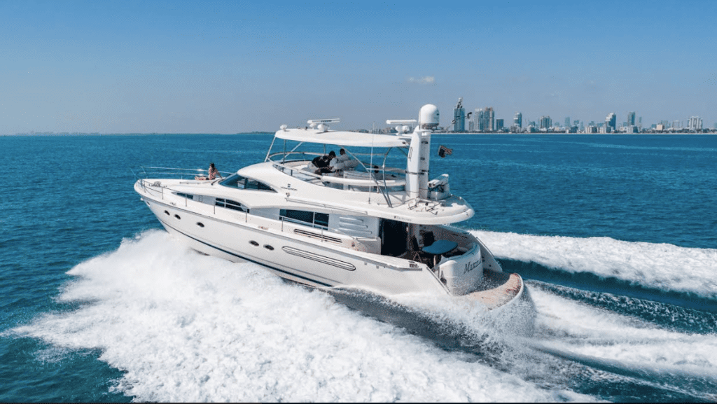 Alquiler de yates de lujo Fairline de 64 pies | Aventura North Miami 💼 4 %MAlquiler de yates en Miami%