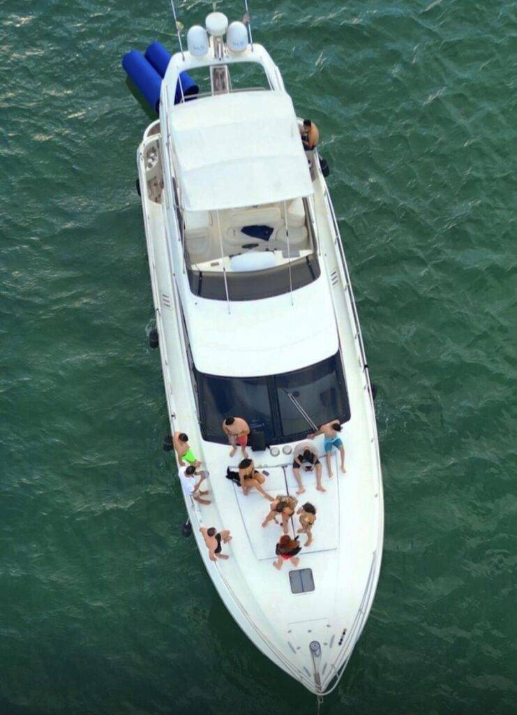 62ft Azimut Alquiler de Yates de Lujo | Miami River 🌊 10 %MAlquiler de yates en Miami%