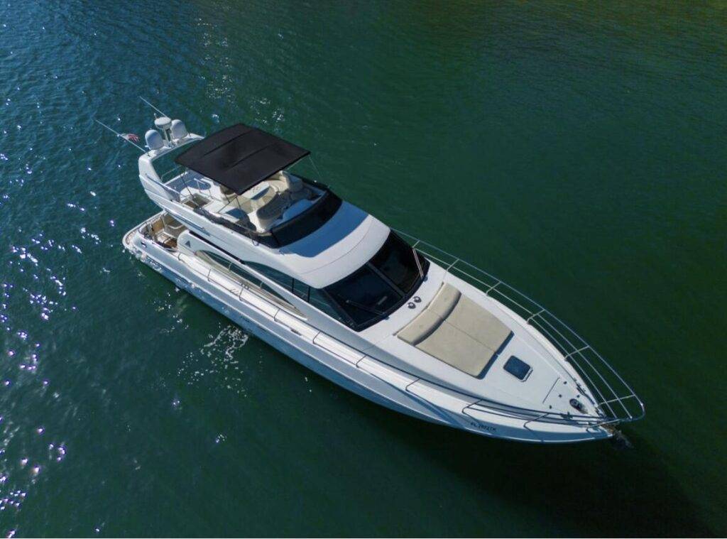 62ft Azimut Alquiler de Yates de Lujo | Miami River 🌊 1 %MAlquiler de yates en Miami%