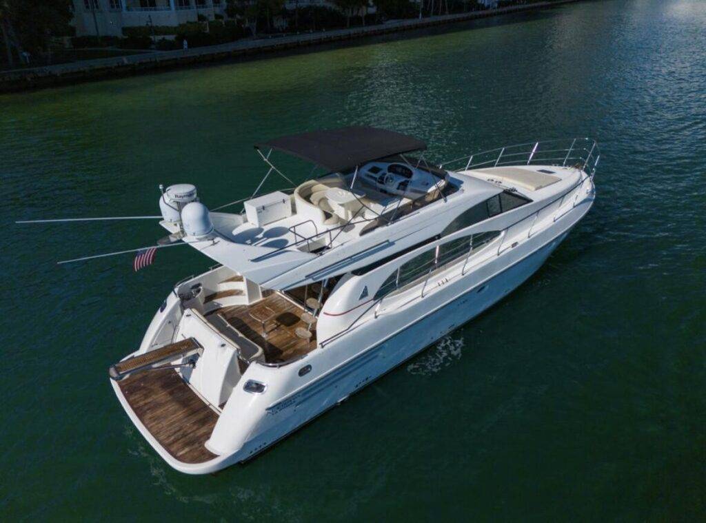62ft Azimut Alquiler de Yates de Lujo | Miami River 🌊 2 %MAlquiler de yates en Miami%