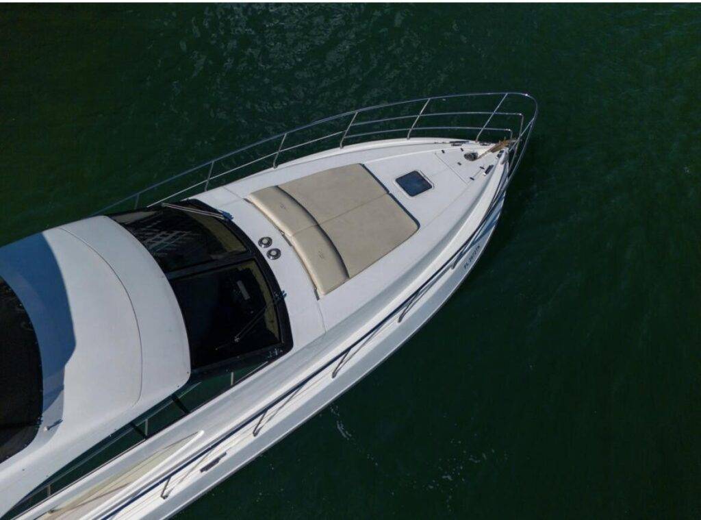 62ft Azimut Alquiler de Yates de Lujo | Miami River 🌊 4 %MAlquiler de yates en Miami%