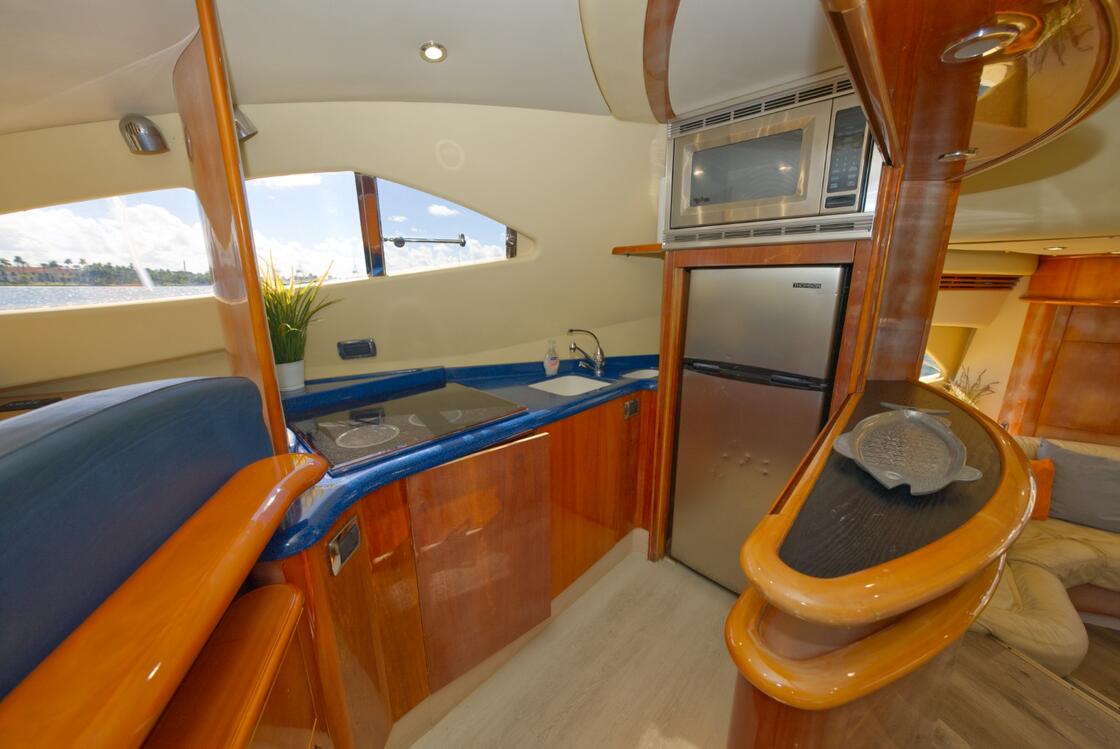 60ft Aicon "ANTARES" - Alquiler de Yates de Lujo | 1800-1808 NW 24th Ave Miami 32 %MAlquiler de yates en Miami%