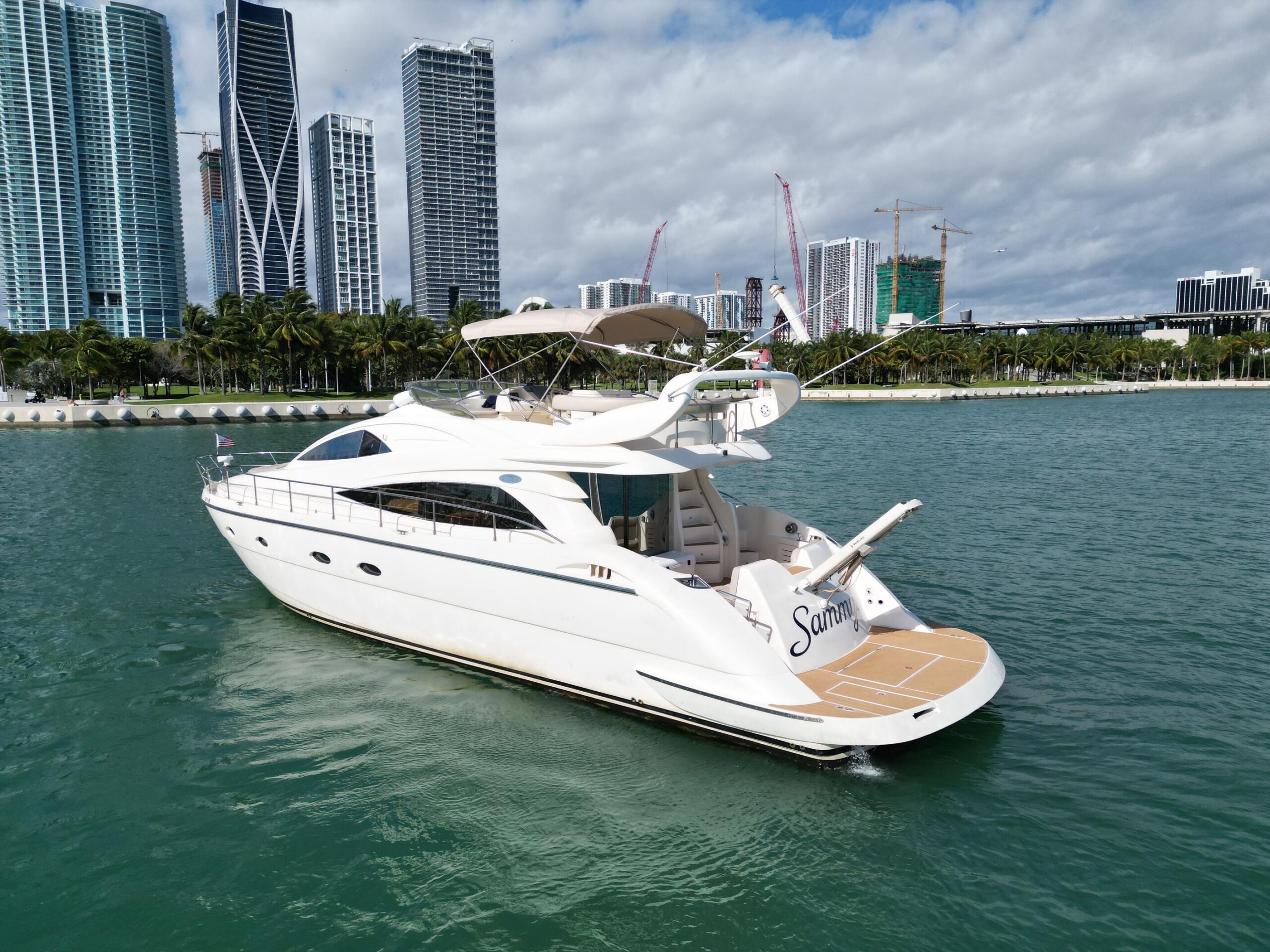 60ft Aicon "ANTARES" - Alquiler de Yates de Lujo | 1800-1808 NW 24th Ave Miami 1 %MAlquiler de yates en Miami%