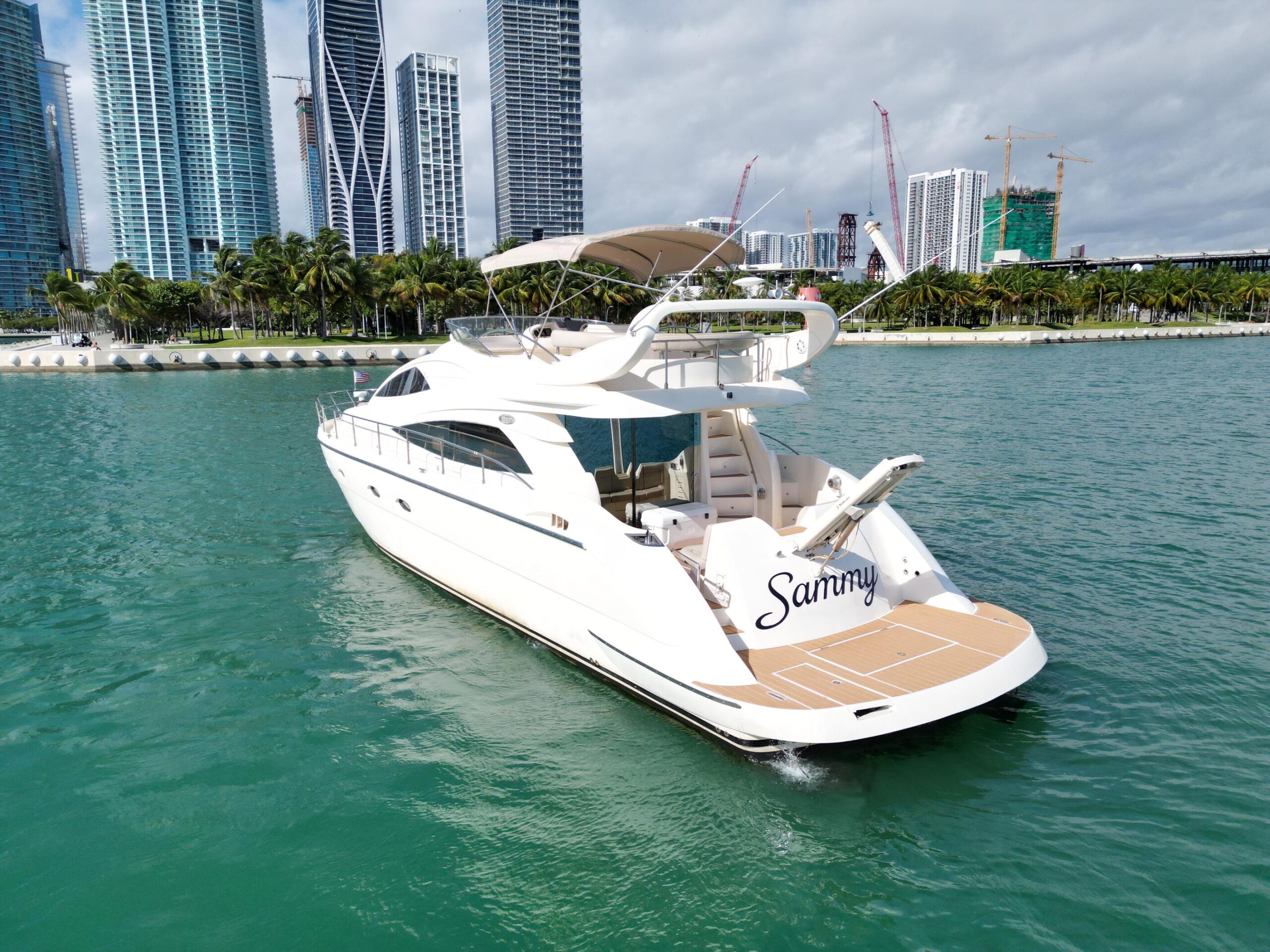 60ft Aicon "ANTARES" - Alquiler de Yates de Lujo | 1800-1808 NW 24th Ave Miami 2 %MAlquiler de yates en Miami%