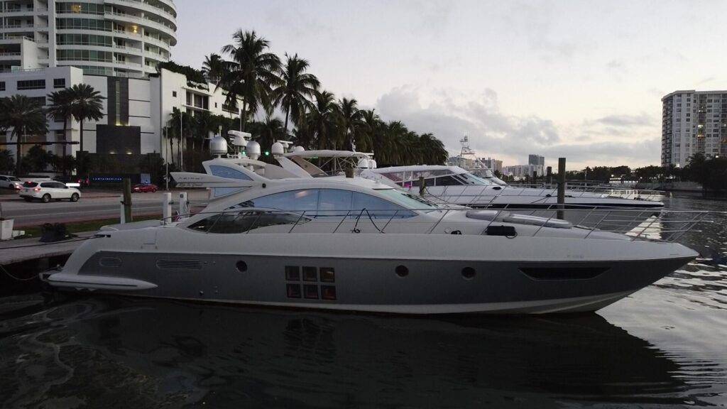72ft Azimut “Modern Day Drifter” Alquiler de Yates de Lujo | North Miami 🌴 2 %MAlquiler de yates en Miami%