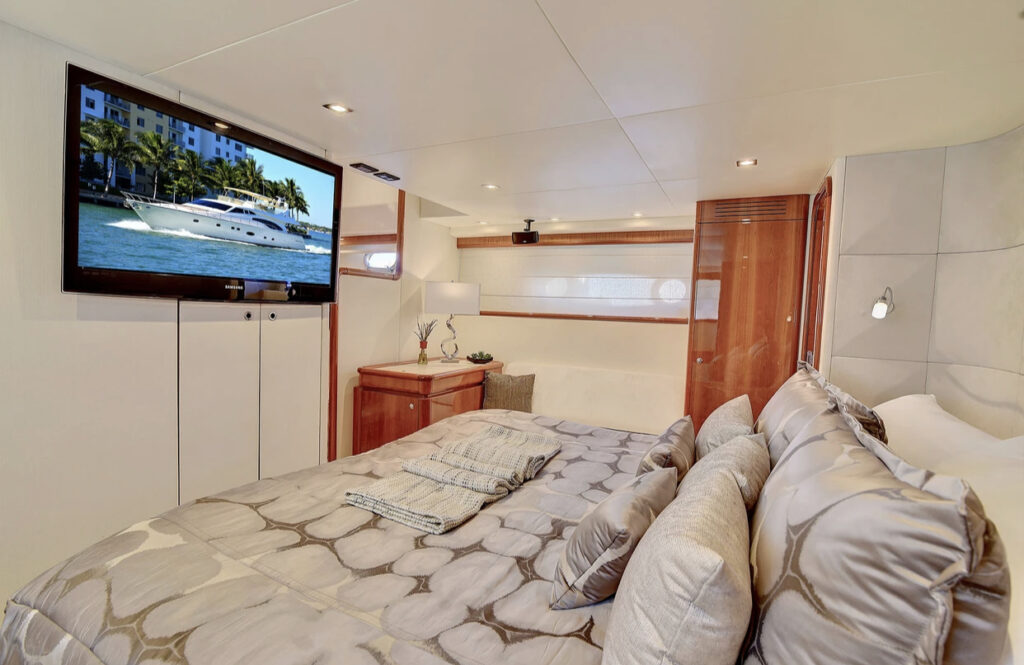 75ft Ferretti "Lumar" – Luxury Yacht Charter Experience | Miami River 25 %Miami Yacht Rentals%